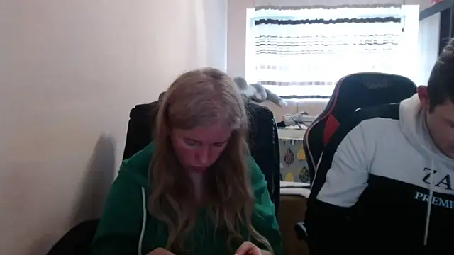 PeterAndJen online show from 04-15-26, 04:58