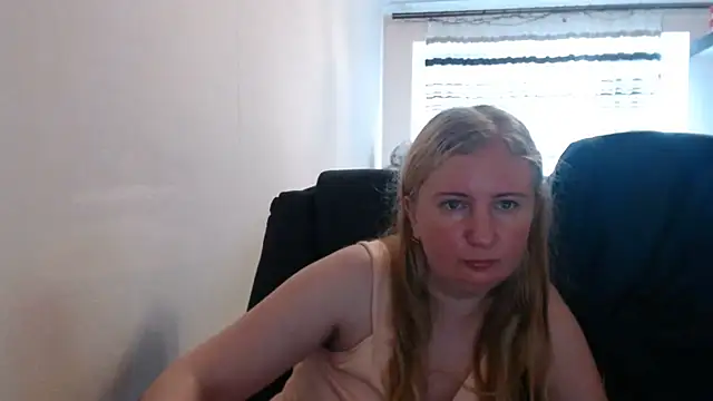 PeterAndJen online show from 06-30-26, 04:19
