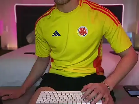 Snapshot of mcklister_kinky_feets chatting on 03-29-26, 04:18 mcklister kinky feets online show from 03-29-26, 04:18