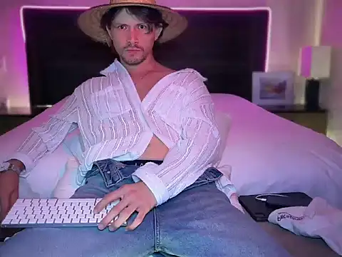 Snapshot of mcklister_kinky_feets chatting on 03-31-26, 12:38 mcklister kinky feets online show from 03-31-26, 12:38