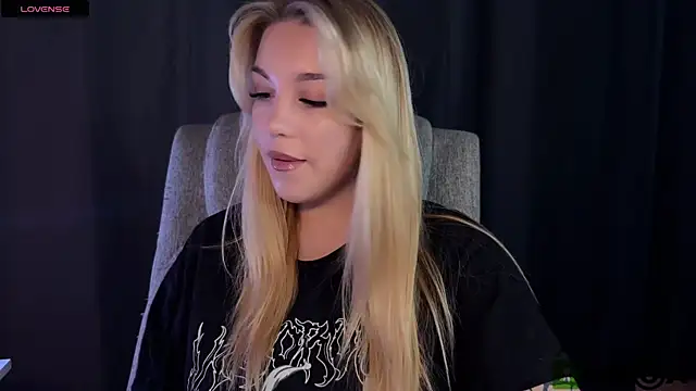 Snapshot of ariashaa chatting on 06-10-26, 01:54 ariashaa online show from 06-10-26, 01:54