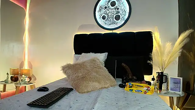 lorrayne  online show from 03-26-26, 12:22