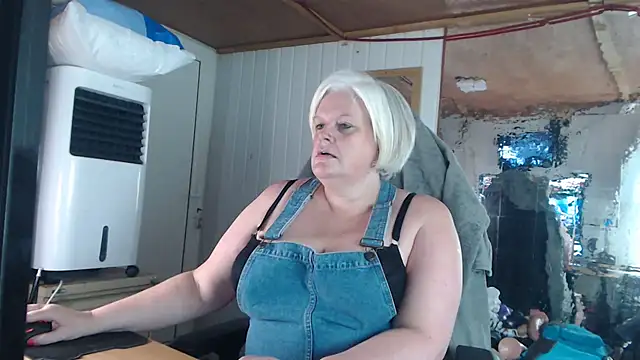 sexychazza16 online show from 10-23-25, 08:07