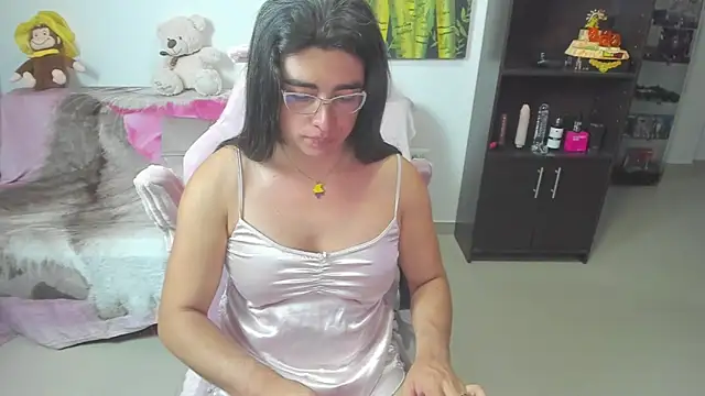 Snapshot of Khalifa_Gold chatting on 06-30-26, 11:28 Khalifa Gold online show from 06-30-26, 11:28