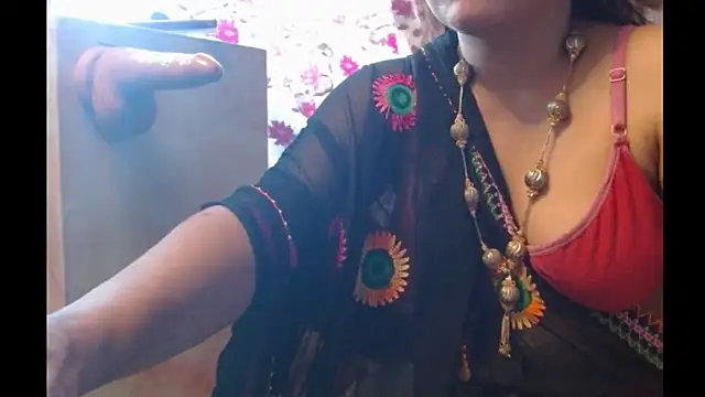 Snapshot of Star-Night chatting on 10-25-25, 08:33 Star-Night online show from 10-25-25, 08:33