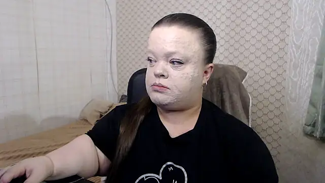 Janiffer MiMi online show from 05-07-26, 06:13