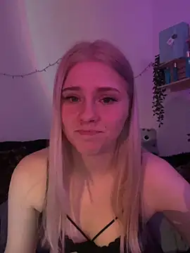 Blueeyezz0 online show from 02-25-26, 08:40