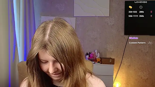 Snapshot of Vivian_cutie chatting on 04-23-26, 03:36 Vivian cutie online show from 04-23-26, 03:36