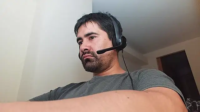 Snapshot of VonDoomdelToro chatting on 02-14-25, 01:45 VonDoomdelToro online show from 02-14-25, 01:45