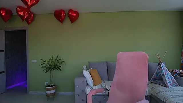 Cuddle Cat online show from 06-13-26, 06:00