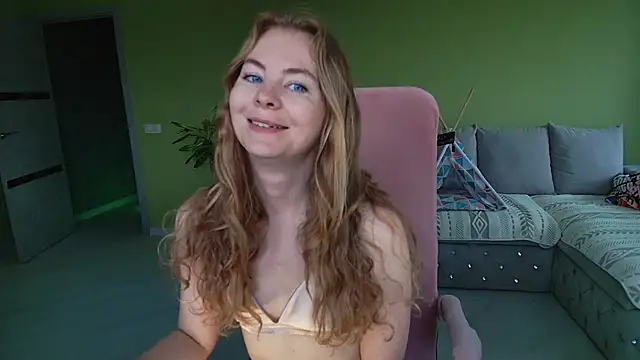 Cuddle Cat online show from 06-17-26, 05:54