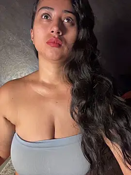 Valentinne z online show from 05-15-26, 10:33