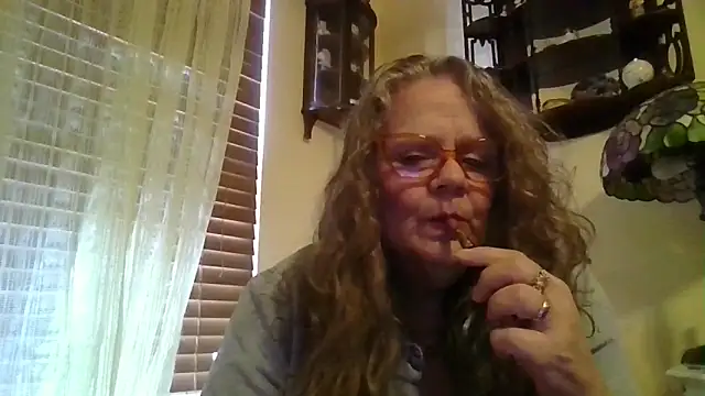 Snapshot of DestineeLoverGirl chatting on 03-25-26, 02:12 DestineeLoverGirl online show from 03-25-26, 02:12