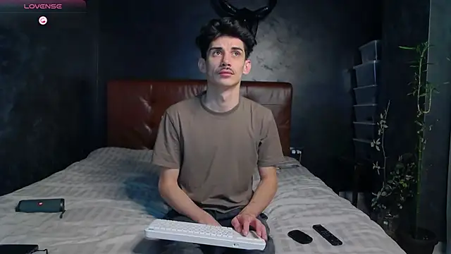 Snapshot of DanielCrush1 chatting on 03-16-26, 11:14 DanielCrush1 online show from 03-16-26, 11:14