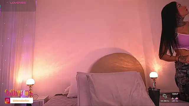 danna berlin  online show from 11-22-25, 07:24