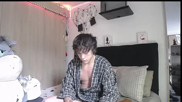 Santiago kiler online show from 04-16-26, 01:12