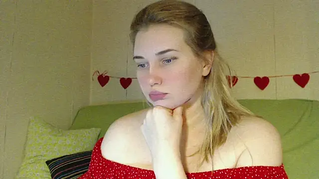 Snapshot of mmmPinUpGirl chatting on 03-22-26, 05:05 mmmPinUpGirl online show from 03-22-26, 05:05