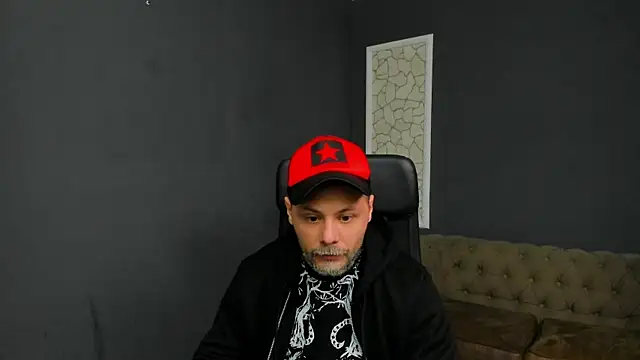 Snapshot of BrianHunts chatting on 12-19-25, 06:20 BrianHunts online show from 12-19-25, 06:20