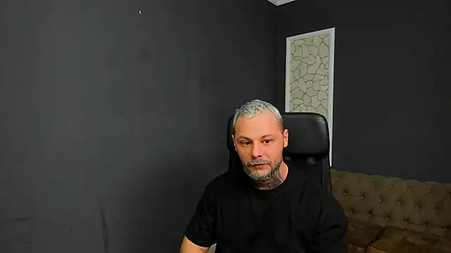 Snapshot of BrianHunts chatting on 12-22-25, 05:59 BrianHunts online show from 12-22-25, 05:59