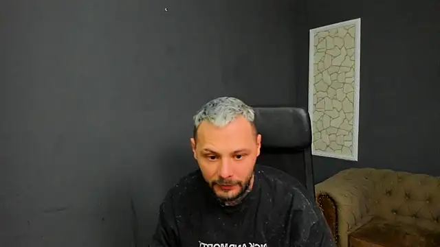 Snapshot of BrianHunts chatting on 01-12-26, 06:40 BrianHunts online show from 01-12-26, 06:40