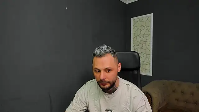 Snapshot of BrianHunts chatting on 02-06-26, 06:18 BrianHunts online show from 02-06-26, 06:18