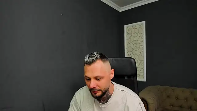 Snapshot of BrianHunts chatting on 02-12-26, 06:19 BrianHunts online show from 02-12-26, 06:19