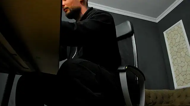 Snapshot of BrianHunts chatting on 03-03-26, 05:57 BrianHunts online show from 03-03-26, 05:57