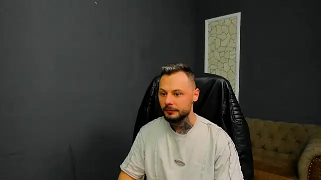 Snapshot of BrianHunts chatting on 03-10-26, 05:34 BrianHunts online show from 03-10-26, 05:34