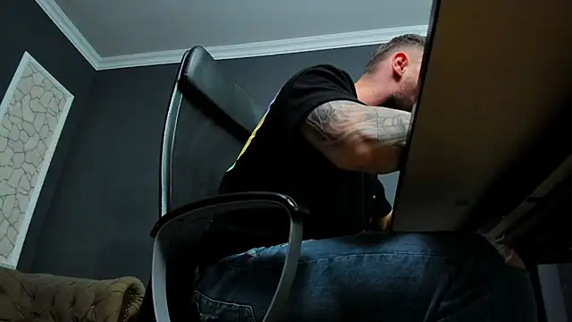 Snapshot of BrianHunts chatting on 03-12-26, 05:57 BrianHunts online show from 03-12-26, 05:57