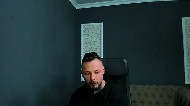 Snapshot of BrianHunts chatting on 04-10-26, 04:39 BrianHunts online show from 04-10-26, 04:39