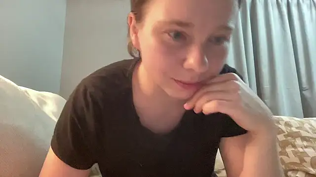 SweetLucy96 online show from 04-11-26, 09:08