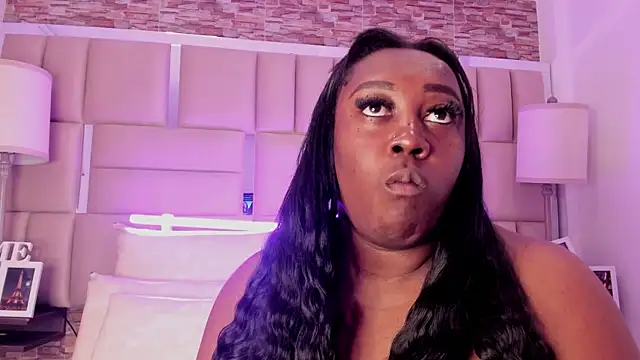 ShaniaBrownn online show from 12-17-25, 07:53