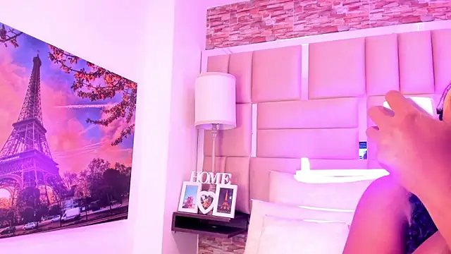 ShaniaBrownn online show from 12-22-25, 08:28