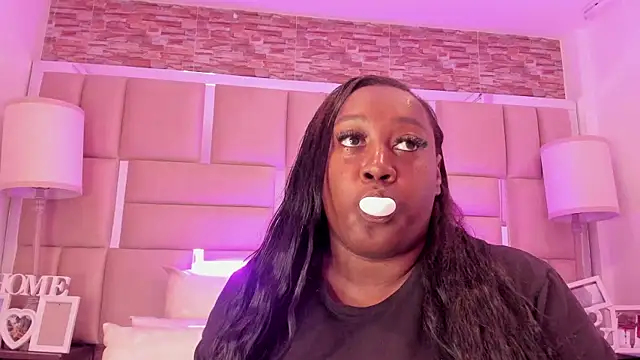 ShaniaBrownn online show from 02-05-26, 07:40