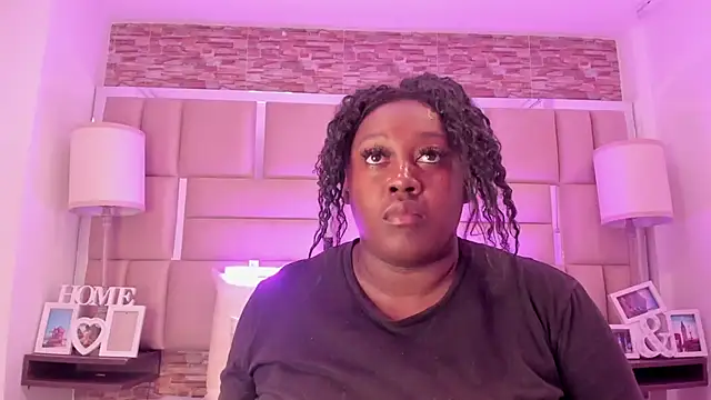 ShaniaBrownn online show from 02-21-26, 07:37