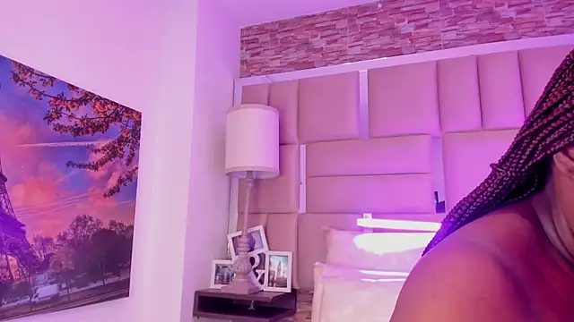 ShaniaBrownn online show from 03-26-26, 06:24