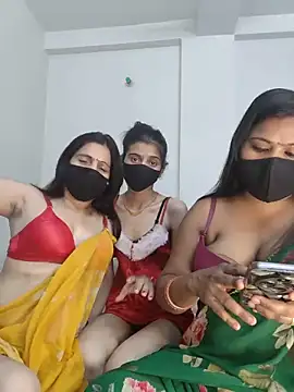 Snapshot of cutee__crazy chatting on 05-20-26, 02:12 cutee crazy online show from 05-20-26, 02:12
