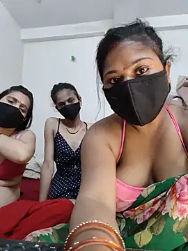 Snapshot of cutee__crazy chatting on 05-23-26, 01:37 cutee crazy online show from 05-23-26, 01:37