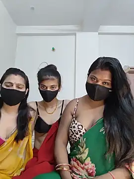 Snapshot of cutee__crazy chatting on 05-28-26, 01:52 cutee crazy online show from 05-28-26, 01:52