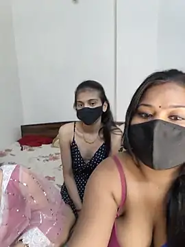 Snapshot of cutee__crazy chatting on 05-29-26, 02:15 cutee crazy online show from 05-29-26, 02:15