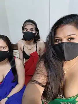 Snapshot of cutee__crazy chatting on 05-30-26, 01:52 cutee crazy online show from 05-30-26, 01:52