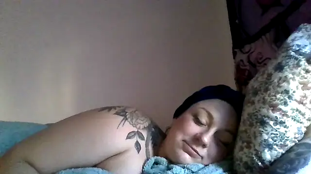 Snapshot of peachyjade chatting on 05-21-26, 02:40 peachyjade online show from 05-21-26, 02:40