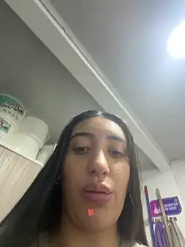 Snapshot of Hannahoff chatting on 06-02-26, 01:18 Hannahoff online show from 06-02-26, 01:18