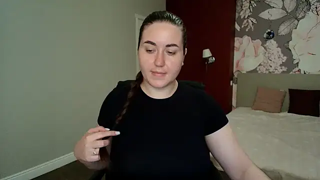 Roxie Bradley online show from 05-13-26, 05:49