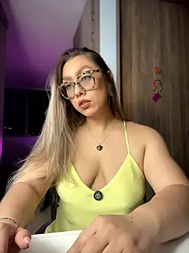 Snapshot of Im_sophiie chatting on 06-11-26, 07:06 Im sophiie online show from 06-11-26, 07:06