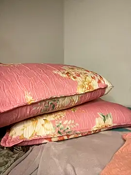  yisela  online show from 10-28-25, 01:31