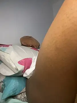  yisela  online show from 04-10-26, 12:38