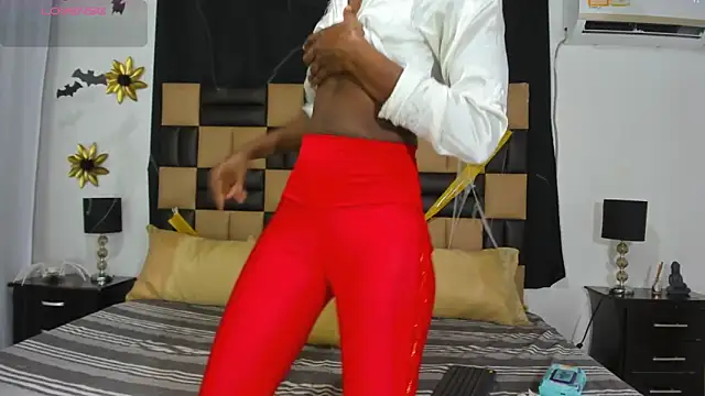 Snapshot of AlmaSean chatting on 10-31-25, 02:18 AlmaSean online show from 10-31-25, 02:18