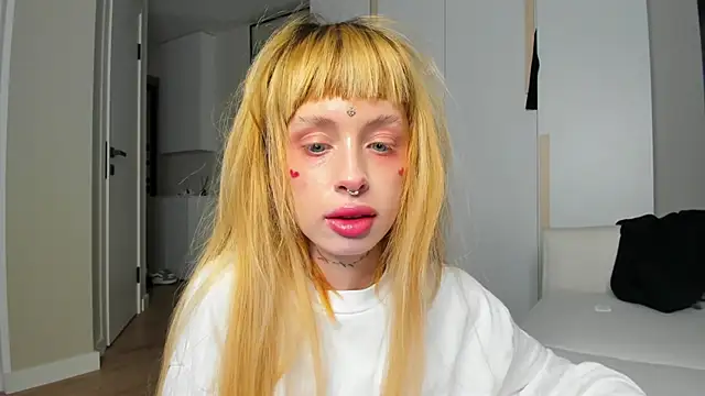 Snapshot of FlowerOfSin2001 chatting on 06-21-26, 04:09 FlowerOfSin2001 online show from 06-21-26, 04:09