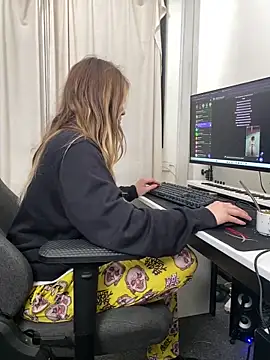 Elnonoykeila77 online show from 05-01-26, 02:54